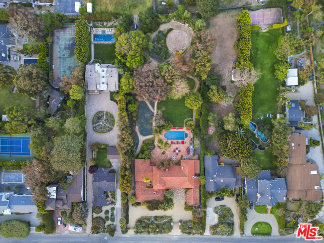 Building Photo - 7332 Birdview Ave