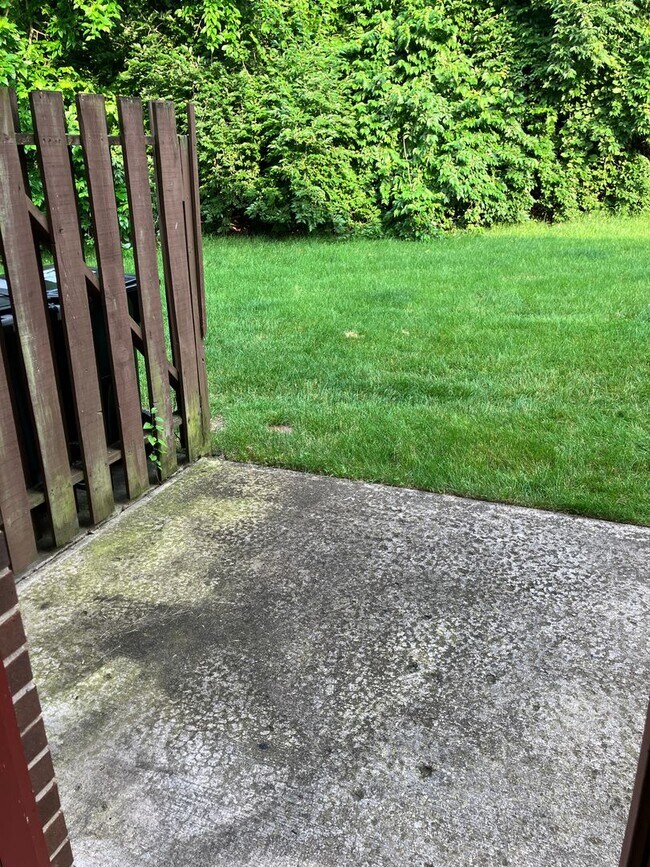Building Photo - Available August 18th - Spacious 2-Bedroom...