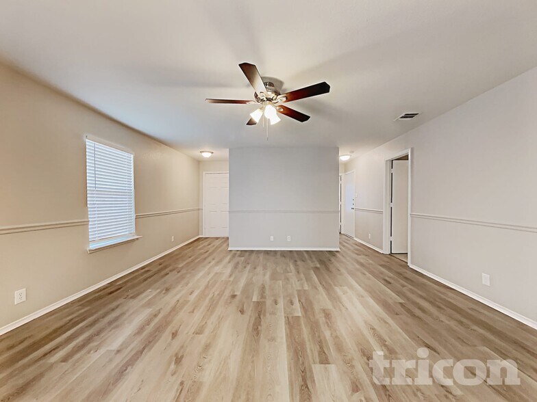 Building Photo - 2007 Mission Cove