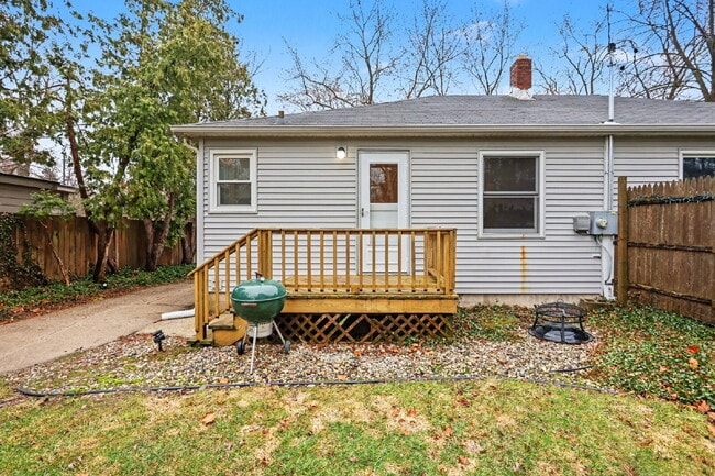 Building Photo - 1 Bedroom Rental Duplex in Midland- $1000/month