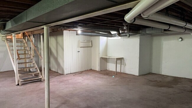 Building Photo - 1076 Sherwood Dr