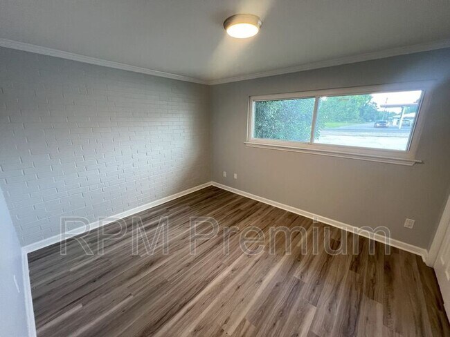 Building Photo - 3350 LA-1