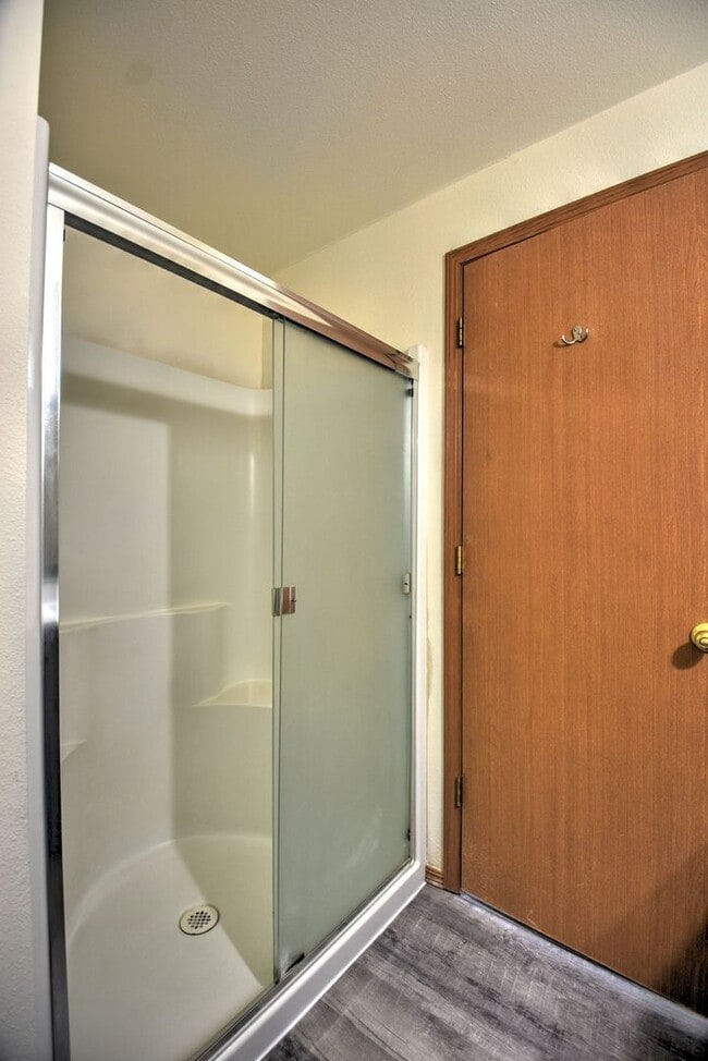 Building Photo - Fantastic 4 bedroom home in excellent loca...