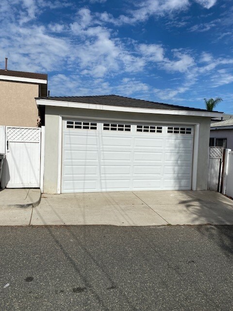 Building Photo - 1500 Steinhart Ave