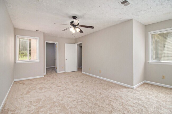 Building Photo - Fully Renovated 3BR/2BA Condo in Decatur!