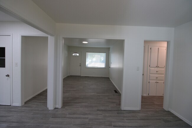Building Photo - 59 Shirley Ln