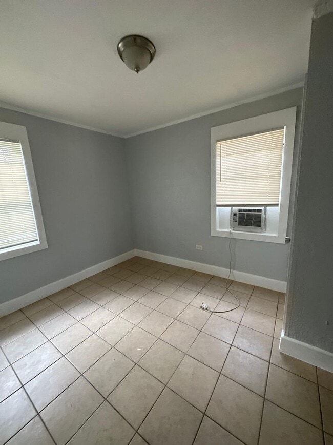 Building Photo - 2532/2534 Moncrief Rd