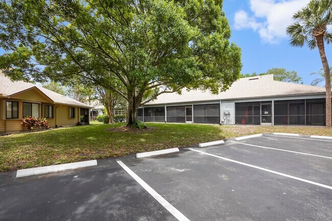 Building Photo - 6215 SE Georgetown Pl