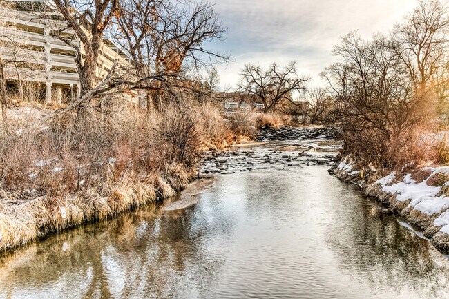 Building Photo - 350 S Jackson St