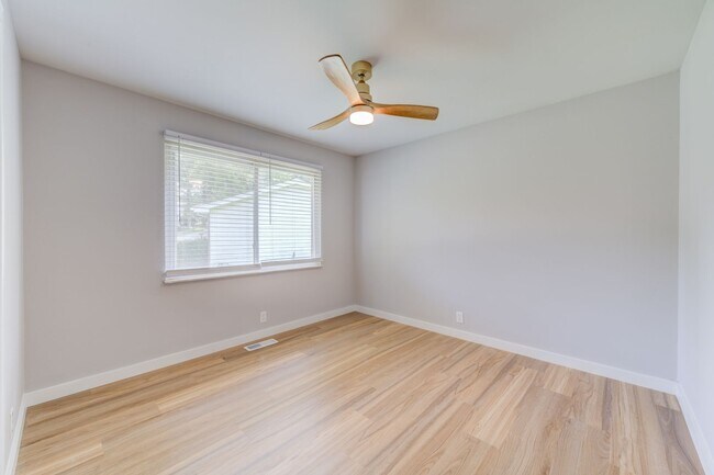 Building Photo - Beautiful renovated three bedroom house
