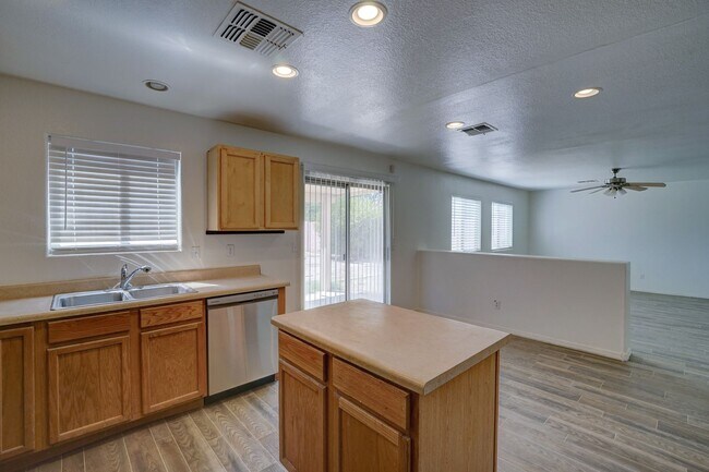 Building Photo - AVAILABLE NOW!!! Oversized Bedrooms in Johnson Ranch