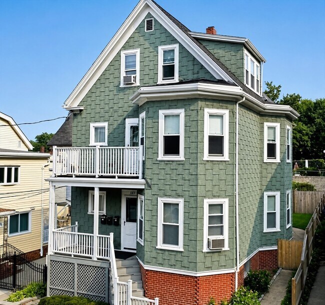 Building Photo - 207 Lowell St
