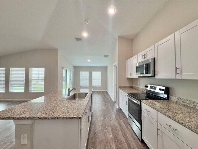 Building Photo - 1580 Axel Cir