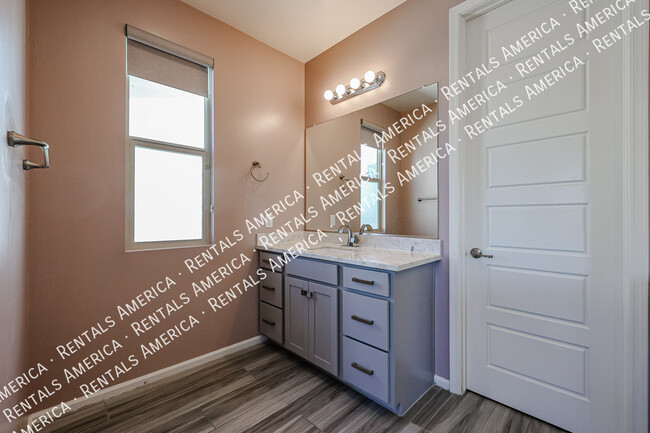 Building Photo - 3090 S Jasmine Dr