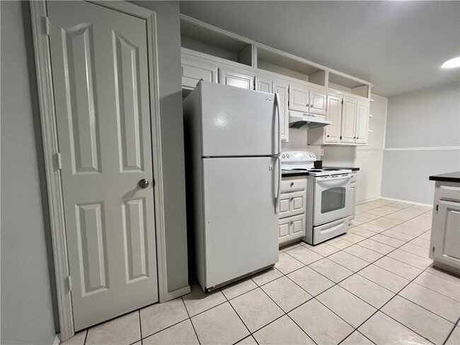 Building Photo - 2004 S Old Wire Rd