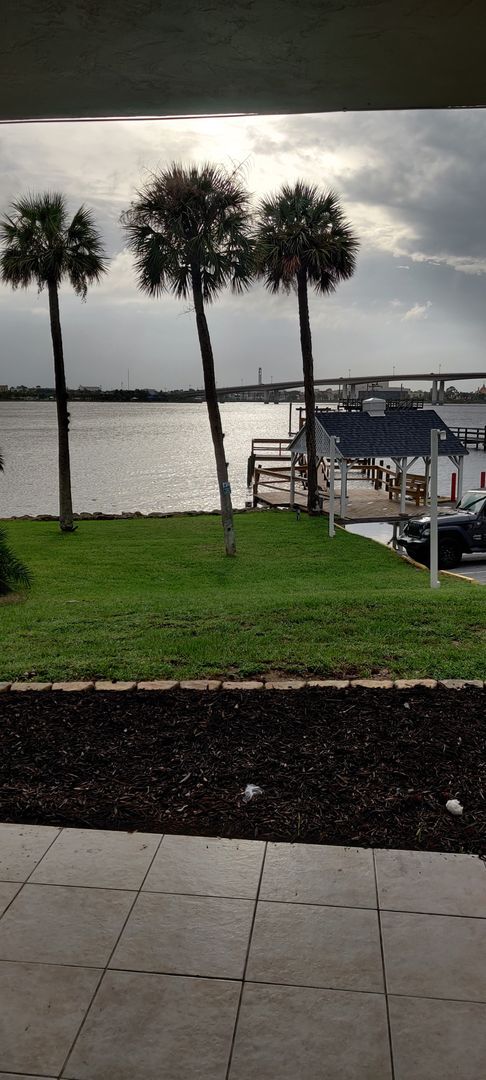 Building Photo - Gorgeous Sunset views. 2 bedroom 2 bath condo