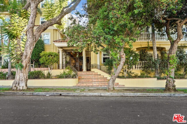 Building Photo - 1050 N Edinburgh Ave