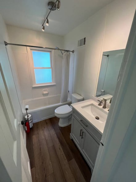 Building Photo - 1007 Gott St