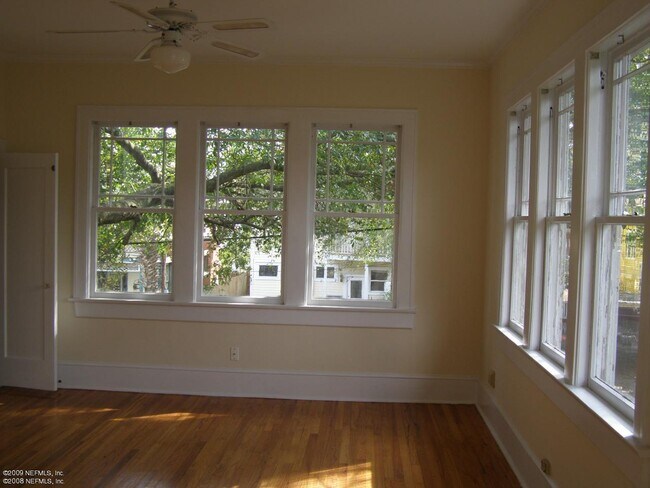 Building Photo - 2120 College St