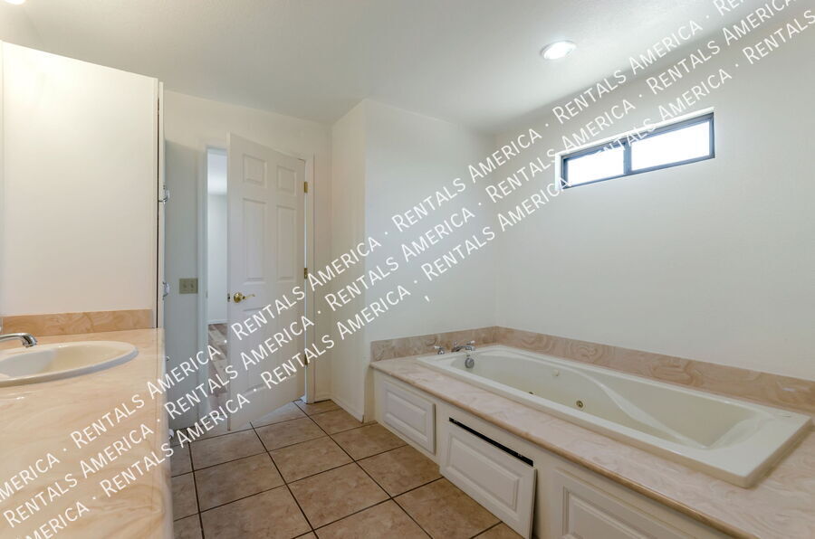 Building Photo - 3951 W Irvington Rd