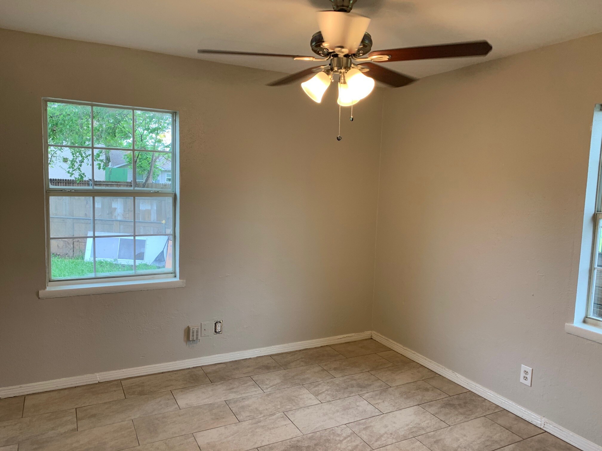 Building Photo - 4108 Fox Dr