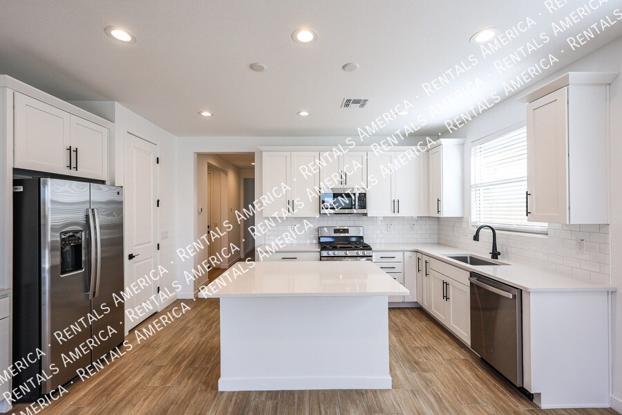 Building Photo - 5411 W Royal Palm Rd