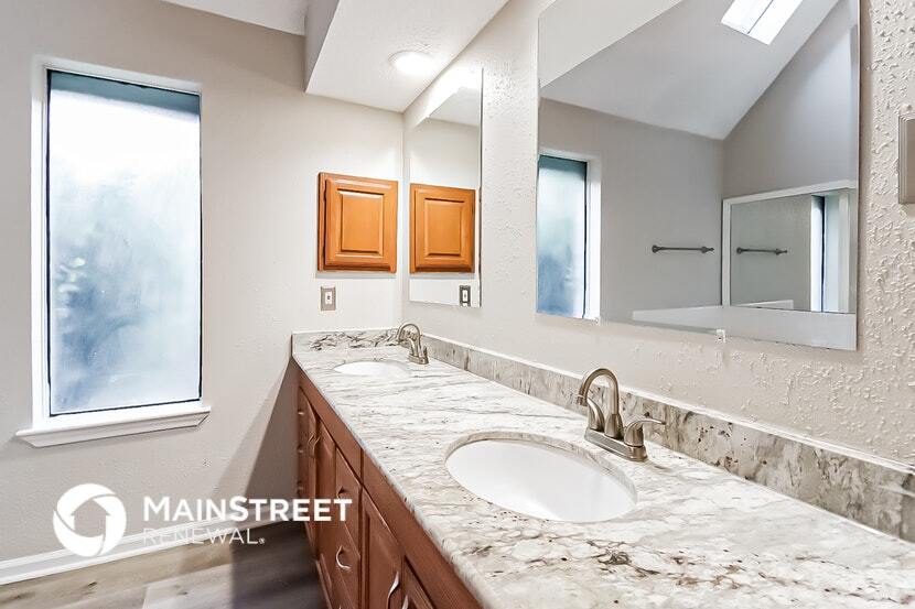 Building Photo - 2627 S Brompton Dr