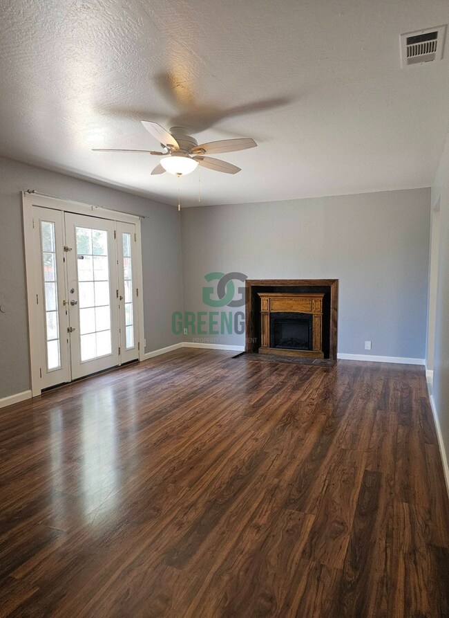 Building Photo - NOW AVAILABLE! 3 Bedroom, 1 Bathroom Home ...