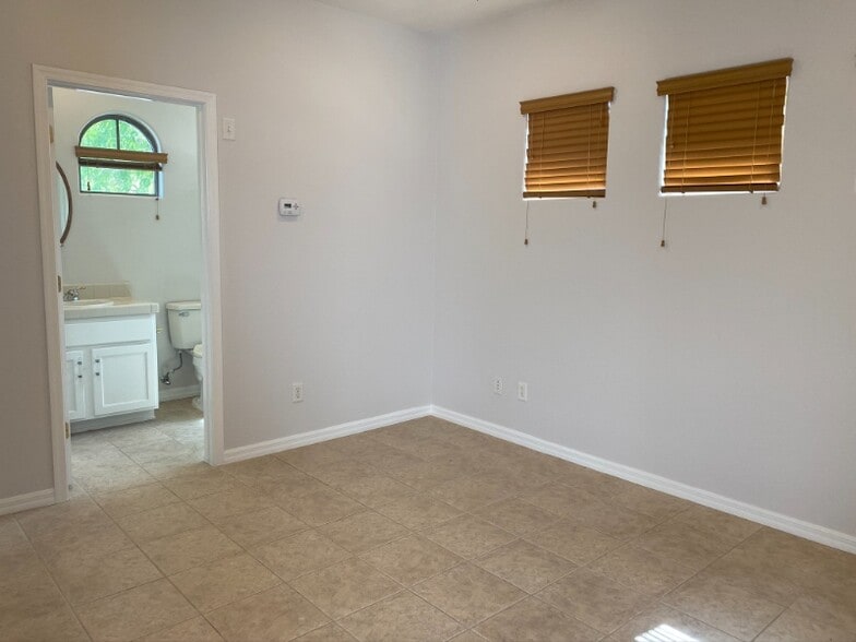 Building Photo - 43 Braelinn Dr