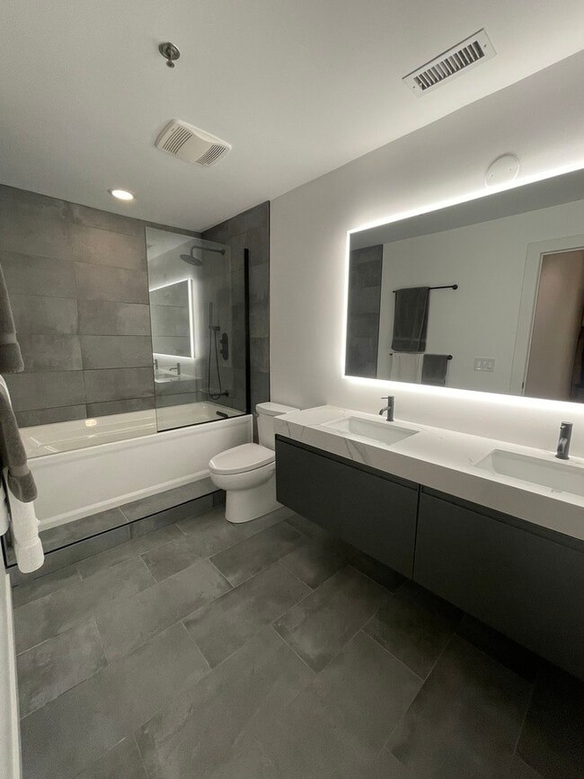 Building Photo - 1301 W Madison St