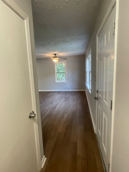 Building Photo - 66 Spring St W