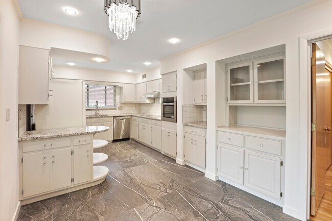Kitchen - 2663 Charing Rd