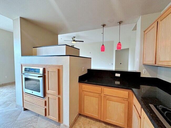 Building Photo - FREE WEEK PROMO! 2 BEDROOM 2 BATH GUARD GATED PARK AVENUE CONDO OFF THE STRIP!