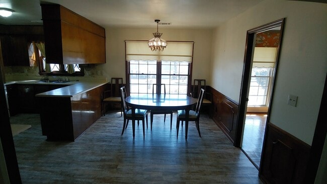 Building Photo - 4750 Heatherwood Dr