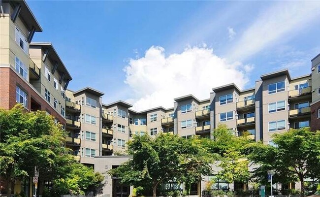 Building Photo - Beautiful Condo in the Heart of Ballard!