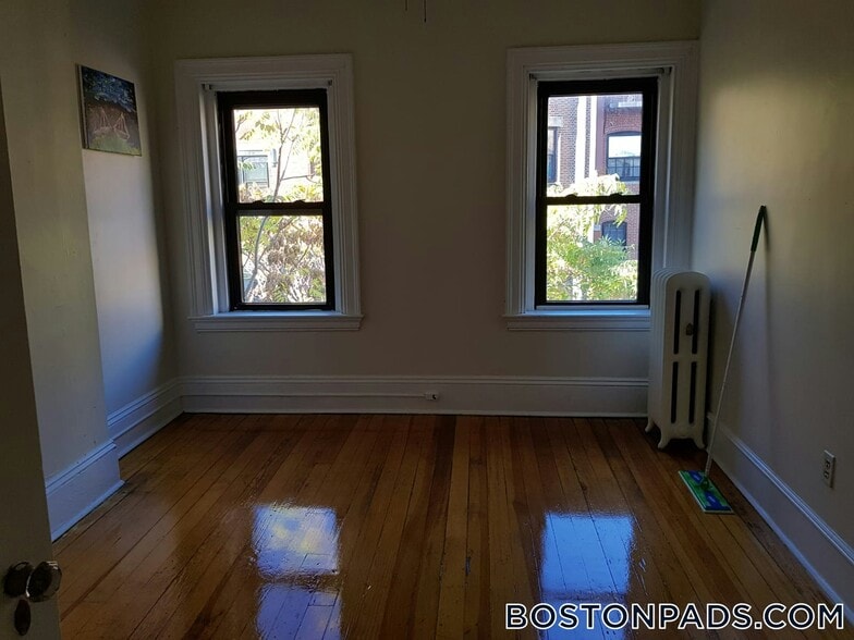 Building Photo - 533 Newbury St