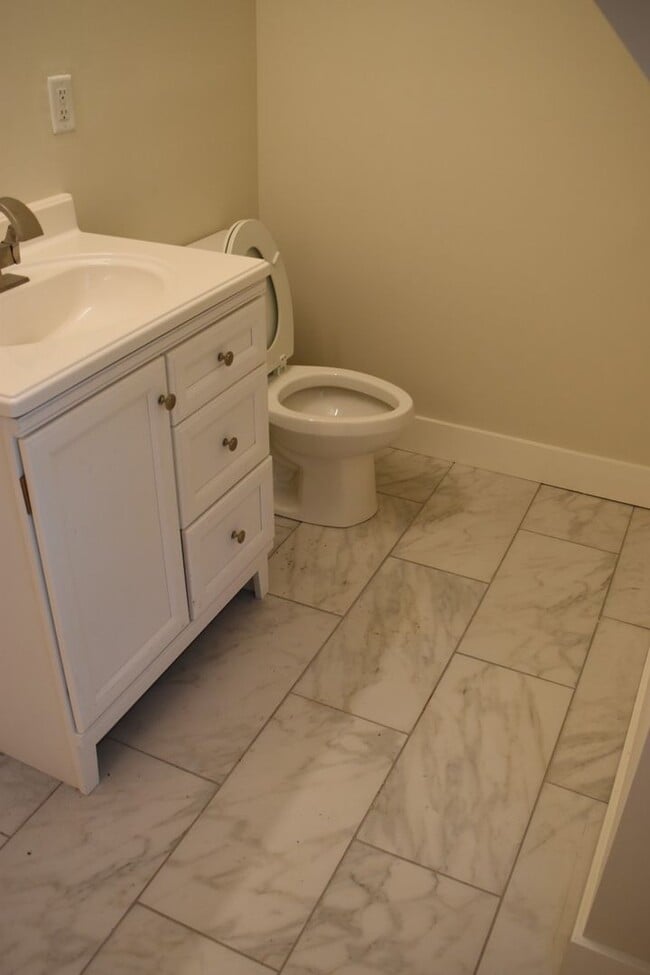 Building Photo - Renovated 3 Bedroom in Shelby Park close to Logan Street Market