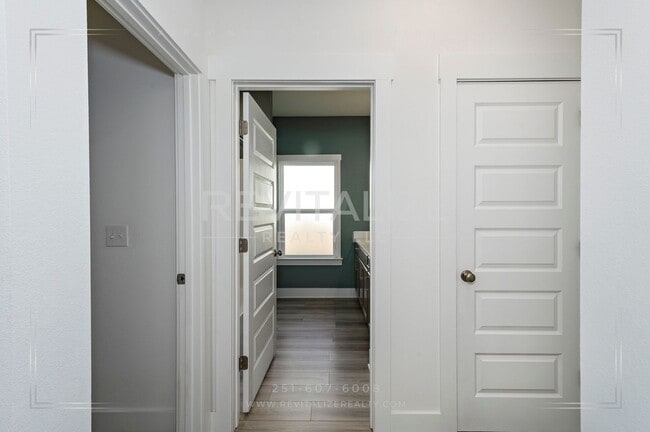 Building Photo - Charming Gold Fortified Home in Live Oak Estates – Near Downtown Fairhope!