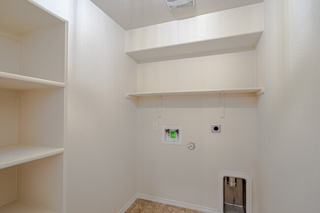 Building Photo - 121 Hematite Ln