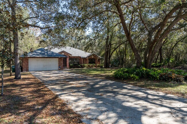 Building Photo - Wonderful & Private