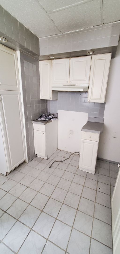 Building Photo - 4438 Sheridan - Vaibhav Mukund Pachalla