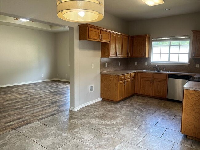 Building Photo - 303 Lydia Ln