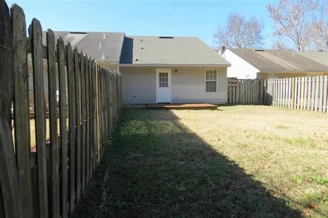 Building Photo - 2BR/2BA Townhome