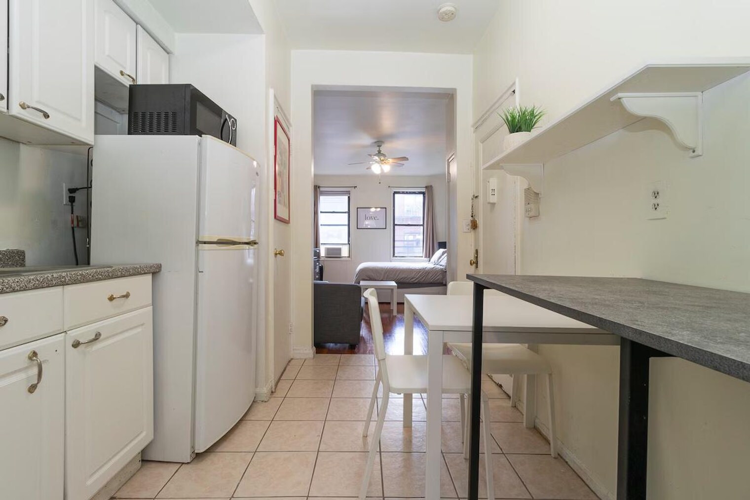 Building Photo - 300 E 82nd St