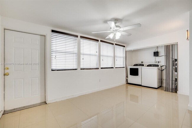 Building Photo - 20350 W Country Club Dr