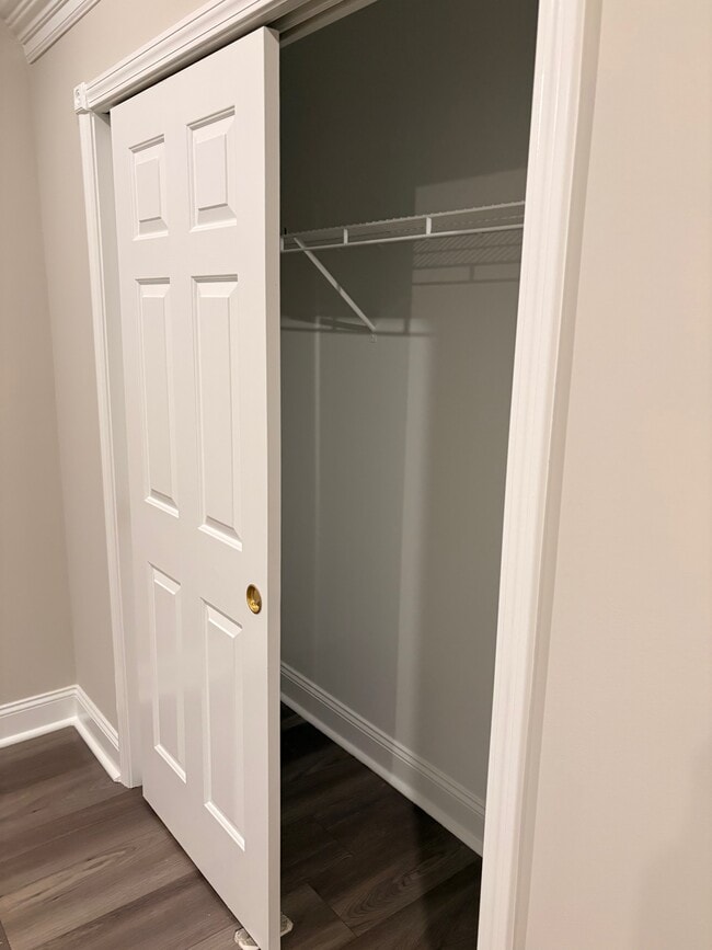 Building Photo - 10717 N Park Ave