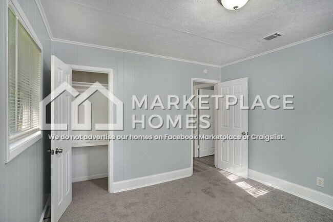 Building Photo - 6258 Green Acres Dr SW