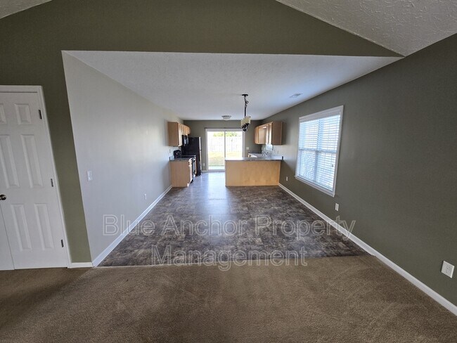 Building Photo - 333 Rose Bud Ln