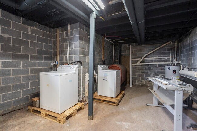 Building Photo - 64 Church Rd