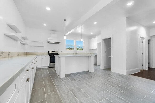 Building Photo - 1019 N Main St